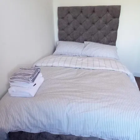 Neat And Peaceful Double Room Londen Buitenkant foto